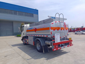 Camion <span class=keywords><strong>citerne</strong></span> HOWO <span class=keywords><strong>5000</strong></span> litres 4*2 Mini camion <span class=keywords><strong>citerne</strong></span> à carburant à vendre - Product Image 5