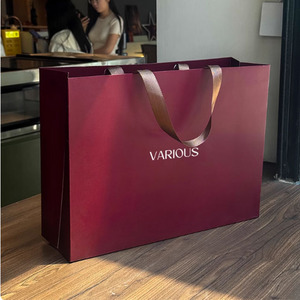 Sacs de courses écologiques et élégants en papier kraft ivoire avec logo personnalisé, sacs fourre-tout cadeaux pour le commerce de détail, adaptés aux sacs à vêtements, pas chers - Product Image 5