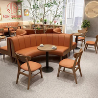 Ensemble de mobilier commercial de luxe moderne en bois et cuir pour restaurant, café, hôtel : canapé, banquette, siège de stand et chaise design