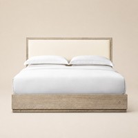 Lit double moderne en bois avec plateforme, cadre de lit, sommier et tête de lit rembourrée en tissu crème, mobilier de chambre d'hôtel