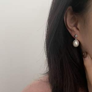 Pendientes de Plata de Ley S925 con Perlas de Agua Dulce, Estilo Retro Francés, Diseño Versátil de Pequeñas Flores - Product Image 2