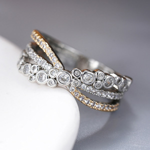 Anello a X con Zirconi Intrecciati per Donne, Gioiello da Dito alla Moda e Trendy - Product Image 3