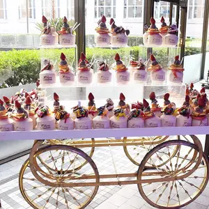 Chariot de bonbons pour événement personnalisé avec roues dorées Chariot de bar à bonbons pour décoration de fête Chariots de chariot à bonbons en bois blanc pour mariage