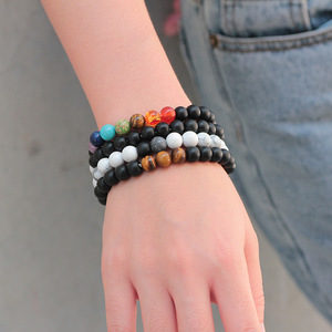 สร้อยข้อมือหินสีรุ้ง ตาเสือสีดำขุ่น ปรับความยืดหยุ่นได้ เครื่องประดับหินธรรมชาติ ของขวัญ 25 เม็ด รูปทรงกลม เรขาคณิต - Product Image 2