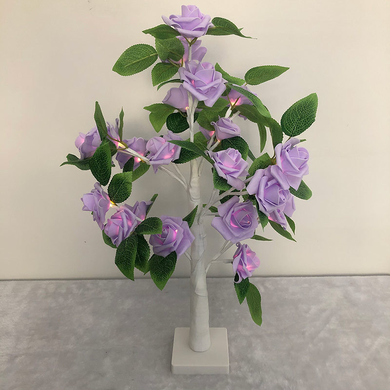 Fondo blanco púrpura verde hojas Rosa árbol lámpara