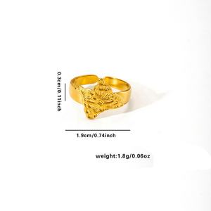 Proveedor de joyería, anillo de corazón de flor geométrica de acero inoxidable, anillo chapado en oro ajustable Popular personalizado para mujer - Product Image 3