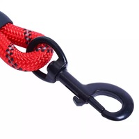 Vente en gros de corde en nylon souple réfléchissante de suivi de course laisse pour chien de compagnie rubans harnais en nylon solide avec logo personnalisé pour animaux de compagnie