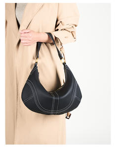 กระเป๋าถือหนังแท้แฟชั่นใหม่ปี 2026 สำหรับผู้หญิง ดีไซน์ทรงครึ่งวงกลม สะพายไหล่หรือถือแบบโฮโบ ขายส่ง - Product Image 4