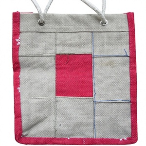 Sac de courses en toile LOWELLCRAFT, motif géométrique, bordure rouge, poignée en corde, taille moyenne, pour les courses, provenant de Delhi - Product Image 1
