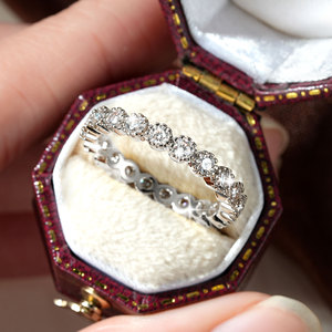 Venta al por mayor de joyería: Anillo de eternidad clásico unisex de moissanita completa VVS GRA de 1.2 ct con engaste de bisel de fuegos artificiales y corte redondo, chapado en oro de 14K. - Product Image 2