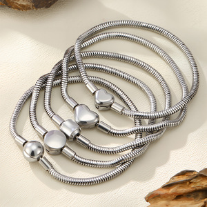 <span class=keywords><strong>Pulsera</strong></span> de Hueso de <span class=keywords><strong>Serpiente</strong></span> Brillante Personalizada, Chapada en Oro de 18K, Resistente al Agua, de Acero Inoxidable, para Parejas, DIY - Product Image 1