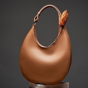 Borsa a mezza luna in pelle sintetica personalizzata da donna di alta moda con chiusura a coperchio semplice <span class=keywords><strong>tutto</strong></span> borsa di grande capacità - Product Image 3