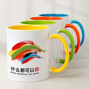 Mug en céramique personnalisé avec poignée colorée, impression de votre choix, cadeau de bureau, tasse individuelle - Product Image 1