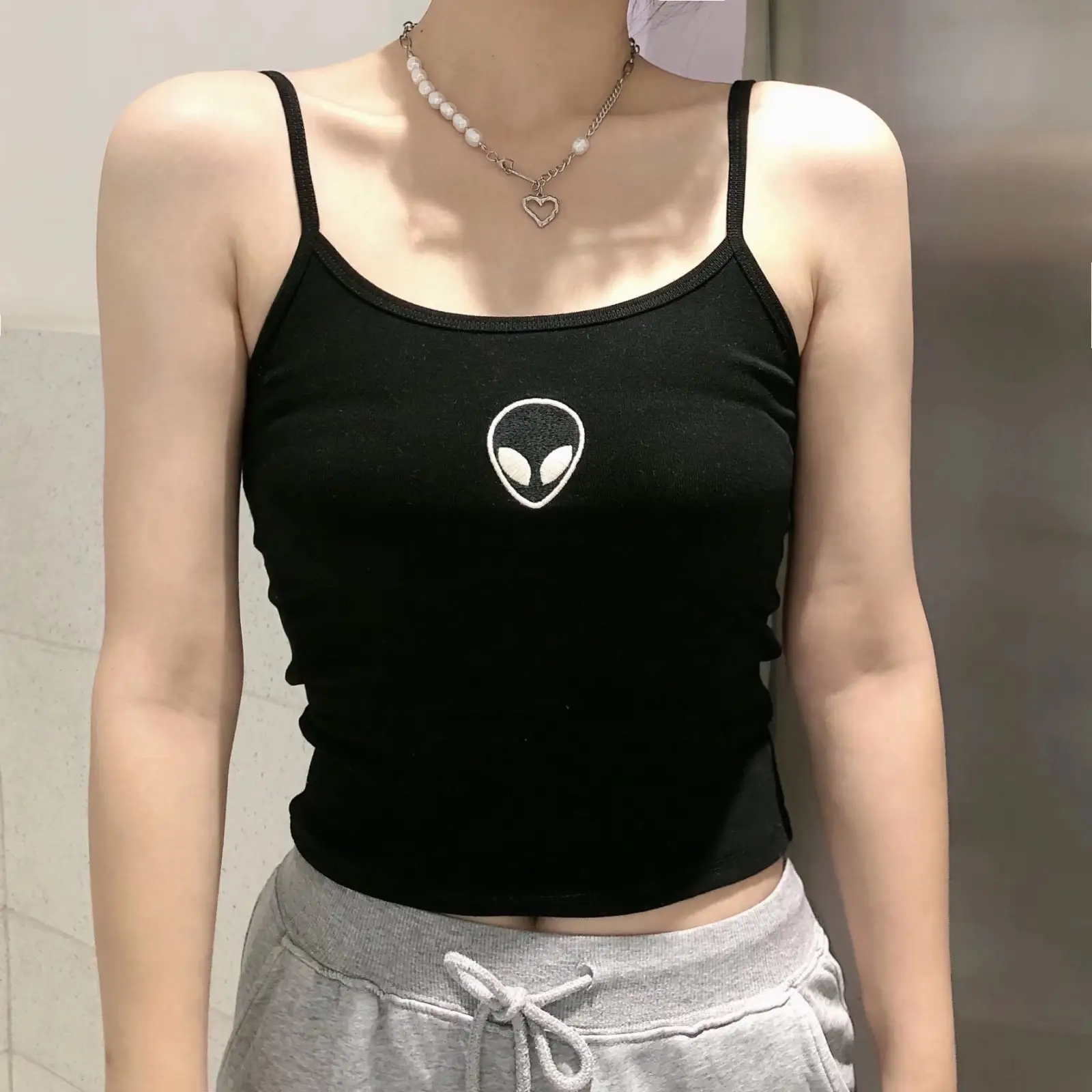 Wholesale Cheap New Plain Black Crop Top Women Summer Summer Sleeveless Ribbed Crop Tank Top For Ladies Custom White Camisole
