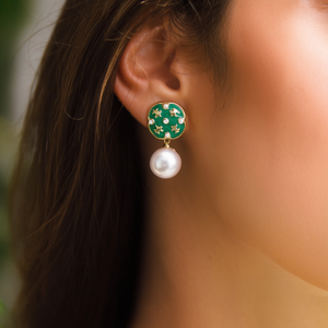 Pendientes de Perlas de Acero Inoxidable 316L con Baño de Oro PVD y Esmalte Verde con Perlas para Mujer - Product Image 3