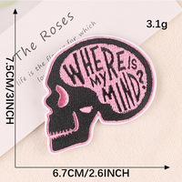 Le nouveau fer de dessin animé rose vif sur des patchs brodés personnalisé blanc mignon vêtements chapeau décoration broderie patch coeur crayon