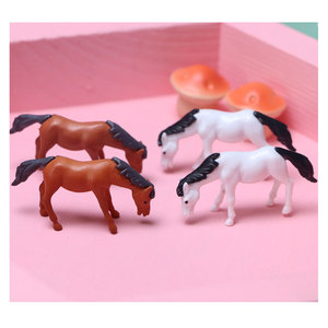 100 pièces/lot Miniatures 3D en résine Cheval Blanc et Brun pour Jardin Féerique, Accessoire de Photographie, Décoration DIY Maison et Aménagement Paysager - Product Image 4
