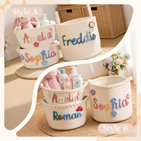 Panier carré en corde de coton fait main avec nom personnalisé, broderie multicolore en fil, organisateur de chambre d'enfant, taille personnalisable, pour jouets