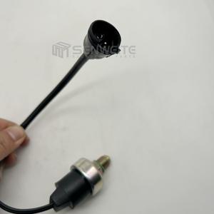 เซ็นเซอร์วัดระดับน้ำมันไฮดรอลิก Senwitt รุ่น E300B สำหรับรถขุด Caterpillar 300 320B 320C 312C หัวปลั๊กกลมขนาดใหญ่ - Product Image 4