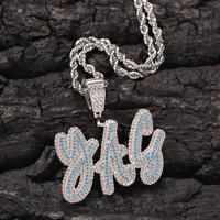 Bijoux hip-hop personnalisés Lettres d'écriture cursive Zircon cubique glacé Nom personnalisé Collier Hommes Rappeur Connecté Lettre Pendentif