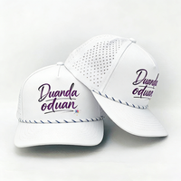 Op maat gemaakte sportieve fruit-golfpet met koord, lasergeperforeerd, PU-gecoate, waterdichte, witte, gebogen klep, outdoor sport, OEM