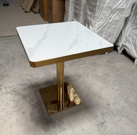Chaise de restaurant moderne en pierre frittée carrée avec un design robuste pour un usage commercial dans les restaurants, les hôtels, les mariages