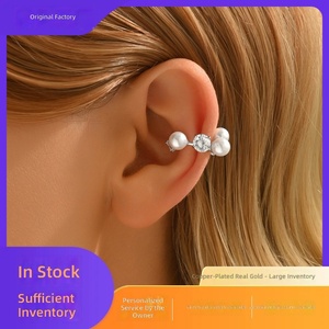 Bijoux pour femmes, boucles d'oreilles en laiton blanc électro-plaqué pour femmes, modèle minimaliste élégant et polyvalent, bijoux pour femmes - Product Image 1