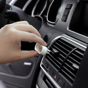 Clip Aromatizante de Silicona para Ventilación de Coche con Fragancia de Aromaterapia y Decoración Moderna, Evaporación Natural, No Requiere Electricidad - Product Image 1