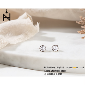 Pendientes de tuerca de acero inoxidable, tamaño mediano, con diamante blanco, estilo clásico, joyería de moda unisex, chapados en oro - Product Image 2