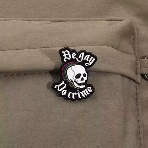 创意潮流天使十字架时尚骷髅锌合金油滴别针包衣服挂饰圣诞节国庆节万圣节 - Product Image 1