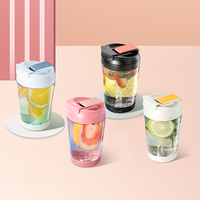 Gobelet en plastique léger à double couvercle avec paille en silicone, sans BPA et base, pour boissons froides, tasse de voyage portable