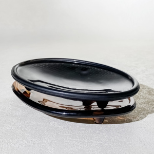 Jabonera Moderna Ovalada de Vidrio Ambe/Negro con Base Triangular, Ecológica para Uso en Hoteles y Hogares - Product Image 6