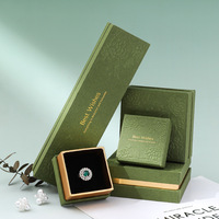 Boîte à bijoux deux pièces haut de gamme, élégante, ton forêt, pour présentation d'ornements raffinés, personnalisée pour l'identité de marque d'entreprise B2B