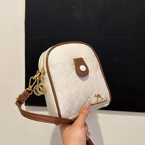 กระเป๋าโทรศัพท์มือถือแบบสะพายข้าง PU ลายปักใหม่ พร้อมกระเป๋าใส่เหรียญและช่องใส่ของหลายช่องเพื่อการใช้งานที่สะดวก - Product Image 3