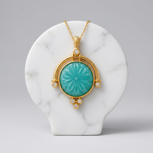 Collar de Moda con Colgante Floral Tallado en Jade Aqua y Pequeños Detalles de Circonita Cúbica, Cadena de Latón Sólido Chapada en Oro de 18k para Mujer - Product Image 3