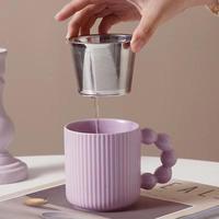 Vente en gros tasses à macarons personnalisées tasse de voyage en céramique avec couvercle tasse à thé de 12 oz avec passoire tasses à rayures mates