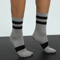 Logo personnalisé Chaussettes rayées antidérapantes de yoga en coton pour femmes