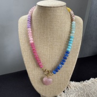 Collier en perles rondes arc-en-ciel en pierre naturelle colorée personnalisable à faible MOQ avec pendentif cœur en pierre précieuse, bijoux de mode ajustables pour femmes
