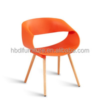 Chaise en plastique de salon de haute qualité cheveux raides d'usine dans une variété de couleurs avec résine plastique avec pieds en métal