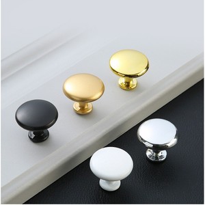 Pomo Redondo de Aleación de Aluminio Yb Ya Bang, Dorado y Negro, Minimalista, para Muebles, con un Solo Orificio, para Cajones y Puertas - Product Image 2