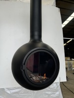 Cheminée suspendue en acier au carbone de haute qualité, fabriquée sur mesure, à bois, avec porte en verre