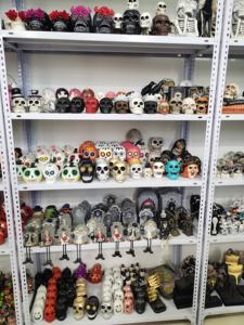 कस्टम आकार राल खोपड़ी सिर शिल्प मूर्ति सजावट, दिन के मृत हेलोवीन Polyresin खोपड़ी कलम धारक चश्मा/फोन धारक - Product Image 3