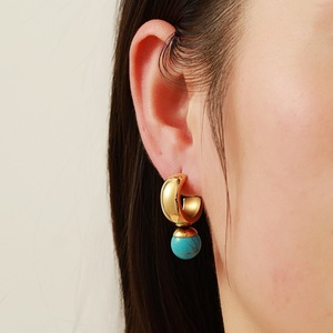 Pendientes Huggie de Acero Inoxidable con Turquesa en Bisel, Diseño Geométrico en Forma de C, Chapados en Oro, para Uso Diario - Product Image 2