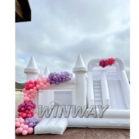 Château gonflable multicolore avec toboggan - Matériel PVC - Aire de jeux élégante sur le thème des mariages pour enfants - Amusement intérieur et extérieur