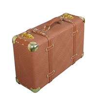 Valise de rangement rétro en cuir PU, style américain créatif antique, avec aluminium et bois, pour vêtements