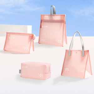 กระเป๋าเครื่องสำอางแฟชั่น PVC หลายขนาด รุ่นใหม่ล่าสุด ลายตัวอักษร พิมพ์โลโก้ ซิปปิด ดีไซน์เยลลี่ สีสันตามสั่ง - Product Image 1