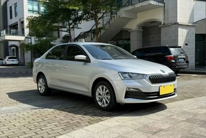 <span class=keywords><strong>Skoda</strong></span> Rapid <span class=keywords><strong>2020</strong></span> 1.5L Manuale Versione Standard - Berlina Compatta 4 Porte 5 Posti, Efficiente nei Consumi per Uso Familiare, Disponibile all'Ingrosso - Product Image 3