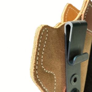 Étui à arme à feu en cuir IWB pour port dissimulé avec clip, système de port confortable et balistique à l'intérieur - Product Image 4