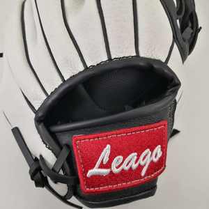 Gants <span class=keywords><strong>de</strong></span> <span class=keywords><strong>baseball</strong></span> professionnels en cuir <span class=keywords><strong>de</strong></span> porc véritable <span class=keywords><strong>de</strong></span> <span class=keywords><strong>11</strong></span>,5 <span class=keywords><strong>pouces</strong></span>, logo brodé <span class=keywords><strong>de</strong></span> haute qualité, couleur blanc et noir - Product Image 5