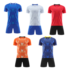 Ensemble de maillots à manches courtes respirants brodés personnalisés, impression invisible, haute qualité, 100% polyester, unisexe, sport - Product Image 1